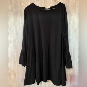 Bell-sleeve basic black top